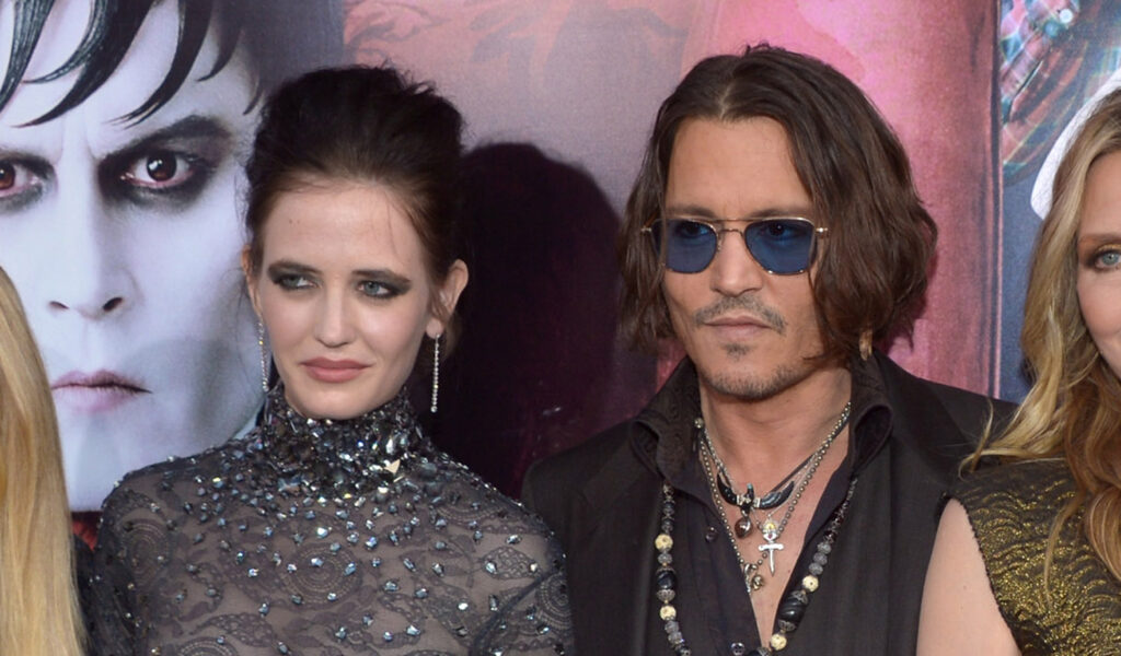 Eva Green quebra o silêncio e defende Johnny Depp em meio a polêmica Eva Green e Johnny Depp