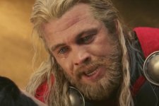 Luke Hemsworth em cena de Thor: Ragnarok