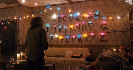 Winona Ryder é Joyce em Stranger Things (Reprodução)