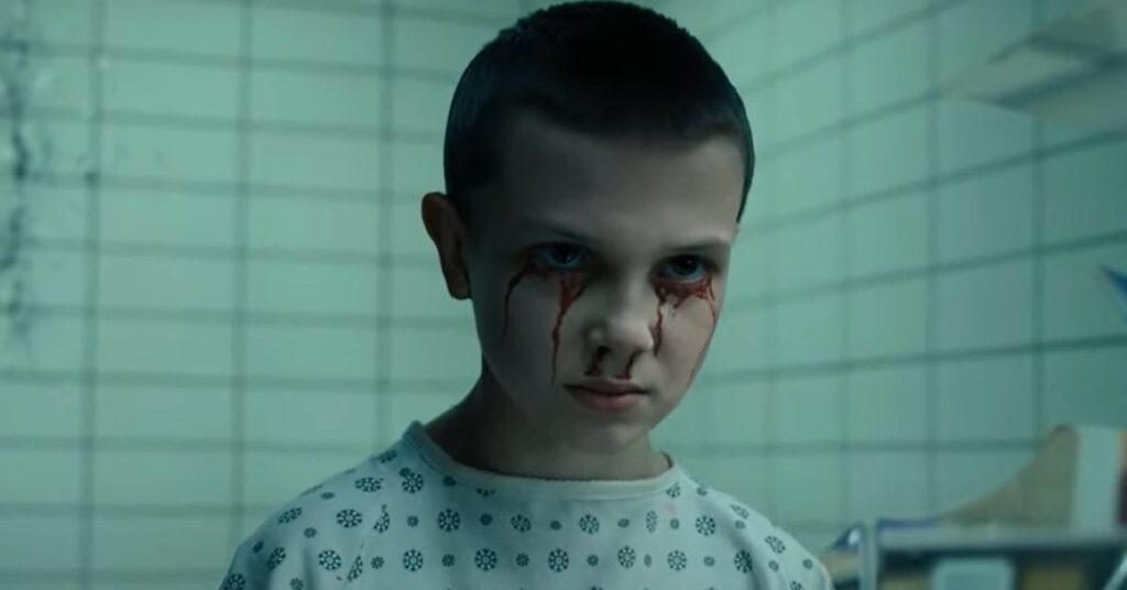 Quem interpreta Onze mais jovem na nova temporada de Stranger Things? Onze (Millie Bobby Brown) em Stranger Things (Reprodução / Netflix)