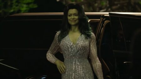 Tatiana Maslany como Jennifer Walters em She-Hulk (Reprodução / Marvel)
