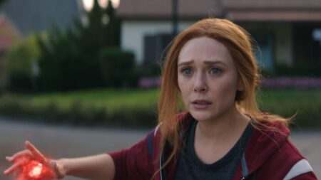 Elizabeth Olsen revela ter sofrido ataques de pânico no início da vida adulta Elizabeth Olsen como Wanda Maximoff em WandaVision