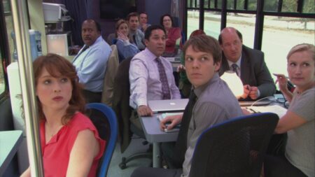Elenco e equipe de The Office quase morreram intoxicados Cena de A Excursão de The Office (Reprodução)