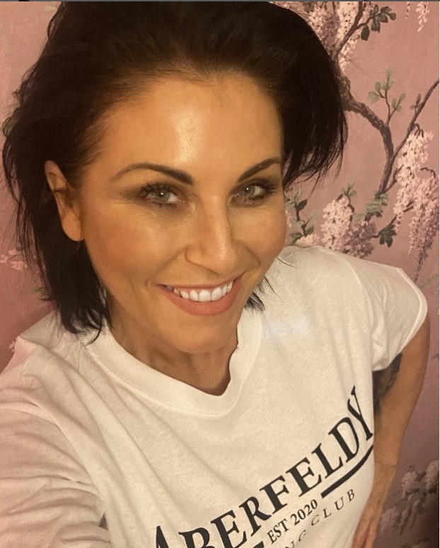 Atriz embriagada é presa depois de ser expulsa de boate e agredir policial Atriz Jesse Wallace (Imagem Instagram)