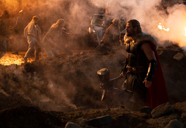 Marvel divulga imagens inéditas de Thor: Amor e Trovão 4 Cena de Thor Amor e Trovao Divulgacao 1