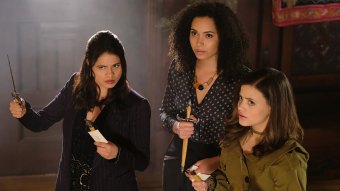 Madeleine Mantock, Melonie Diaz e Sarah Jeffery em Charmed