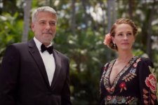 Julia Roberts e George Clooney em Ticket to Paradise (Reprodução)