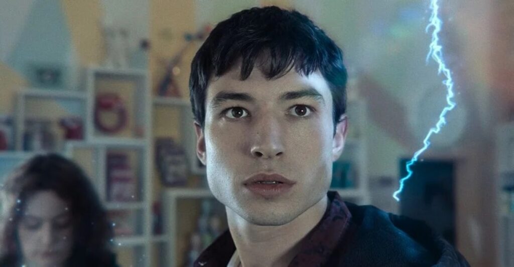 Ezra Miller exclui conta do Instagram depois de ser declarado foragido Ezra Miller como Barry Allen em Liga da Justiça (Reprodução / DC)