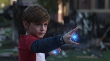 Ator de WandaVision quer história polêmica das HQs no MCU Julian Hilliard como Billy Maximoff em WandaVision (Reprodução / Disney+)