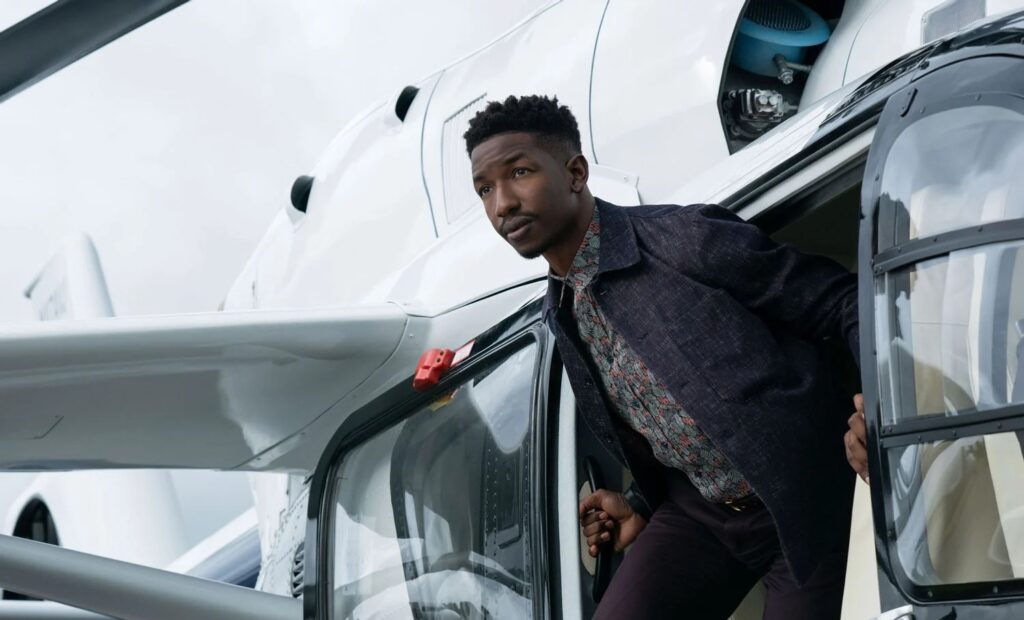 Astro de Jurassic World: Domínio revela que fez importante mudança em seu personagem Mamoudou Athie e Ramsay Cole em Jurassic World Dominio Divulgacao Universal Pictures