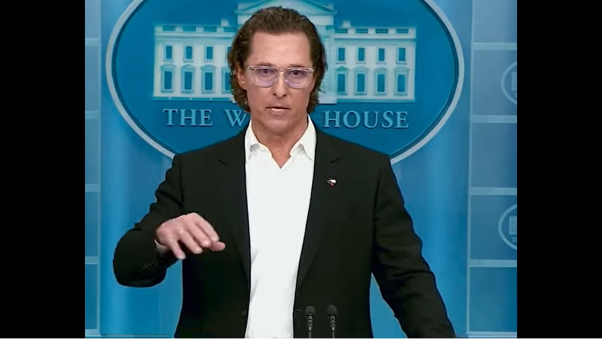 Matthew McConaughey faz discurso contra armamento e pede mudança nas leis 1 Matthew McConaughey discursou na Casa Branca a favor do posse de arma Reproducao Youtube 1