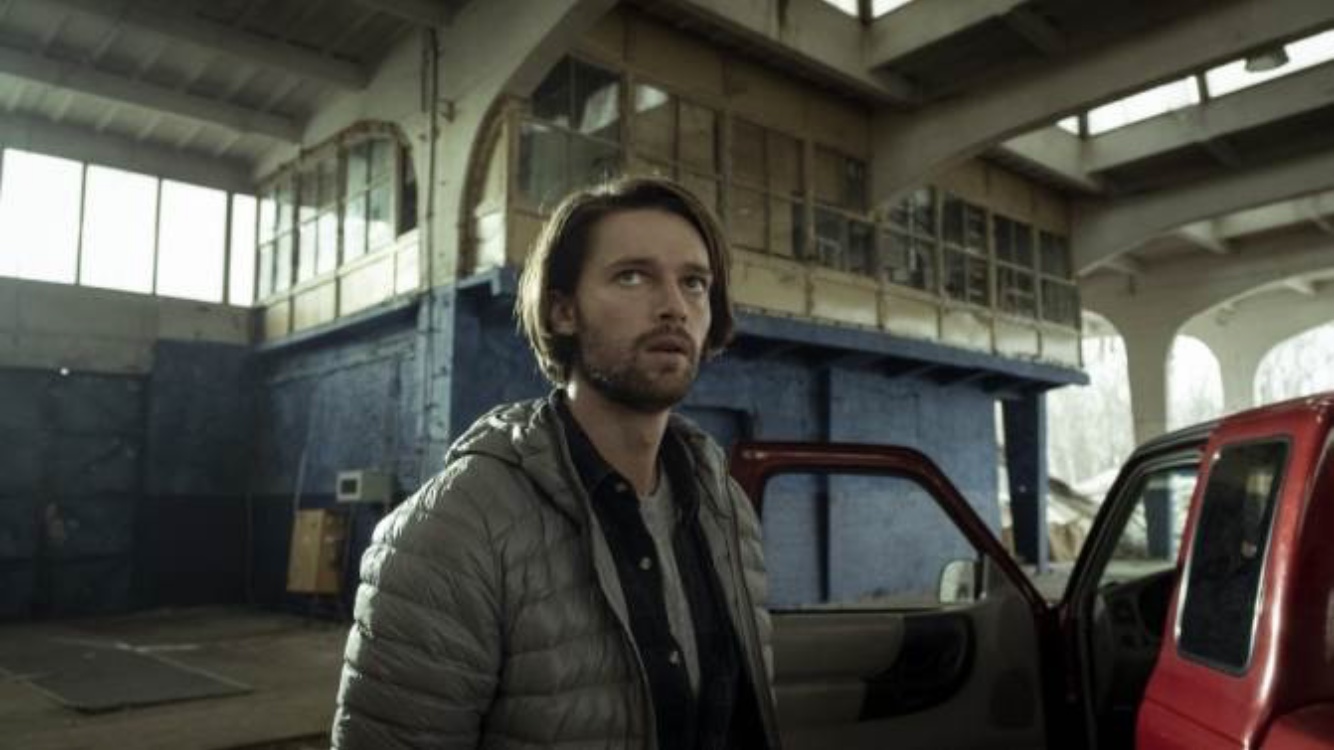 Patrick Schwarzenegger em Warning Reproducao IMDB 1
