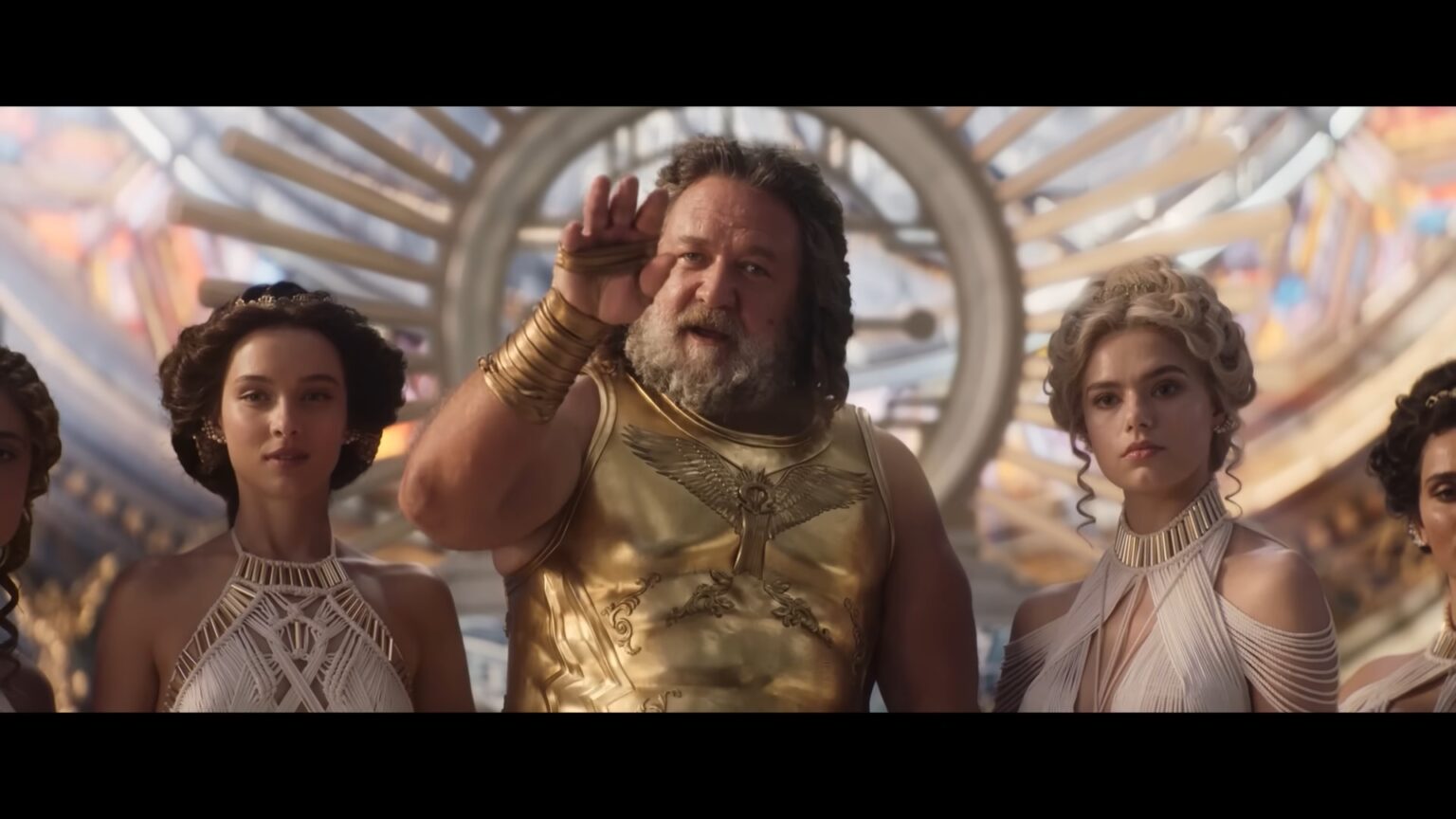 Russell Crowe como Zeus em cena de Thor Amor e Trovao Reproducao Youtube