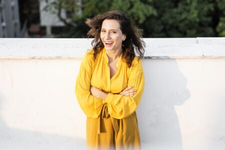 EXCLUSIVO | Camaleoa, Lorena Comparato explica por que fazer personagens diferentes virou um grande prazer Thais Berlinsky 2020 1 scaled 1