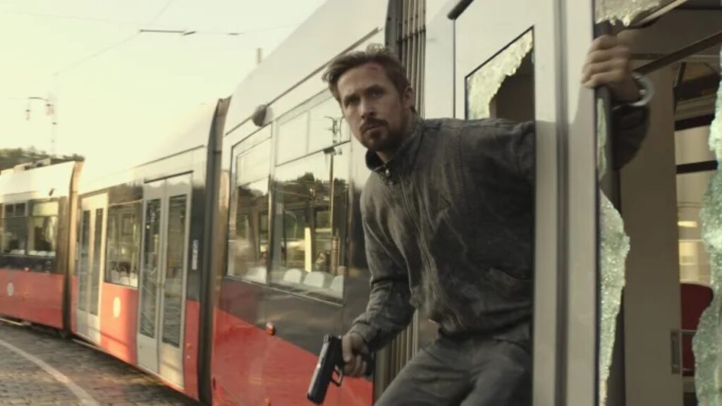 Ryan Gosling revela sua cena favorita de Agente Oculto Ryan Gosling em Agente Oculto (Reprodução / Netflix)