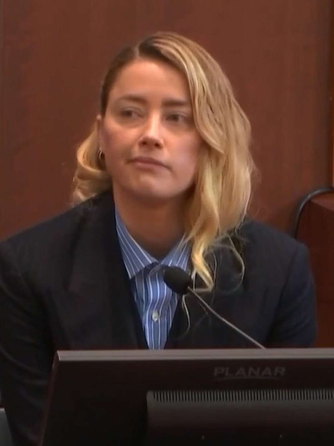 Amber Heard se pronuncia após Johnny Depp ganhar processo: “Mulheres, tenham medo” Amber Heard durante o julgamento