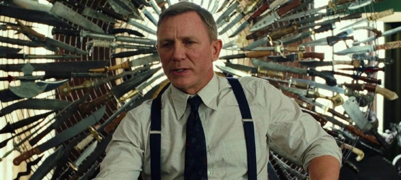 Glass Onion: conheça inspiração para o título de Entre Facas e Segredos 2 Daniel Craig como detetive Benoit Blanc em Entre Facas e Segredos (Reprodução)