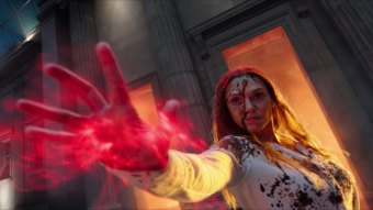 Elizabeth Olsen como Wanda Maximoff em Doutor Estranho no Multiverso da Loucura (Reprodução / Marvel)