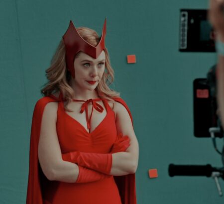 Elizabeth Olsen como Wanda Maximoff / A Feiticeira Escarlate em WandaVision