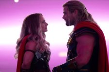 Jane Foster (Natalie Portman) e Thor (Chris Hemsworth) em Thor: Amor e Trovão (Reprodução / Marvel)