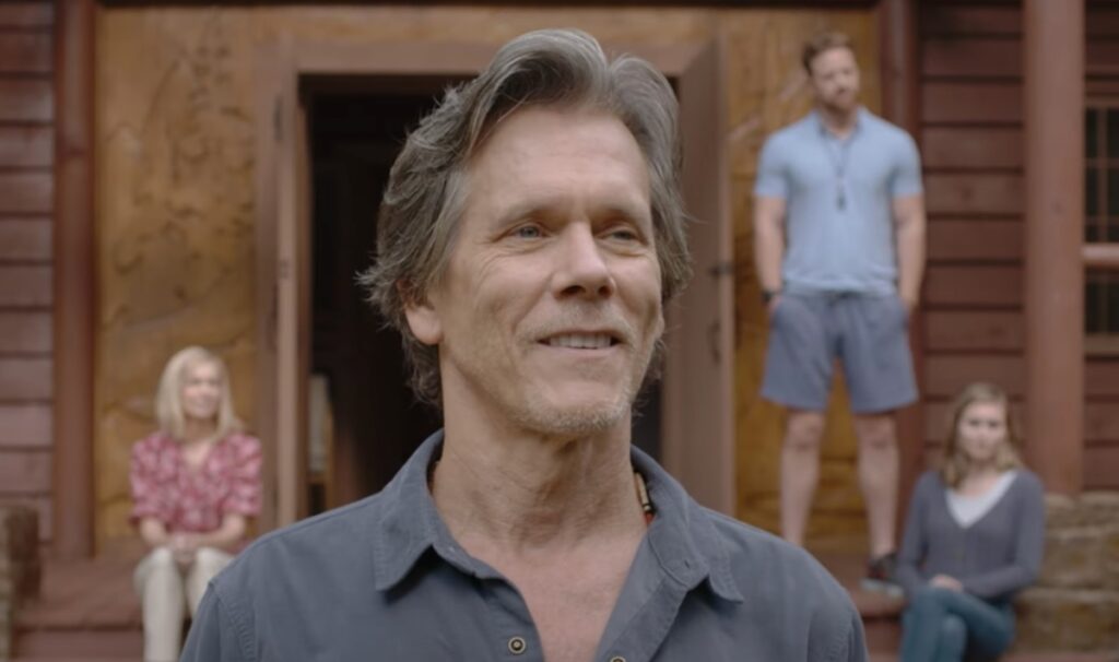 Kevin Bacon como Owen Whistler em They/Them (Reprodução / Blumhouse)