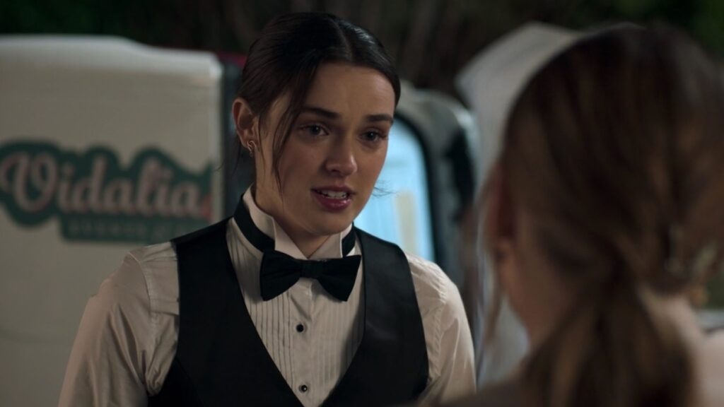 Ava Capri fala da sensação de fazer parte da série Love, Victor Ava Capri como Lucy em Love, Victor (Reprodução / Hulu)