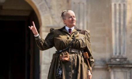 Emma Thompson como Trunchbull em Matilda: O Musical (Reprodução)