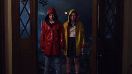 Onze (Millie Bobby Brown) e Max (Sadie Sink) em Stranger Things