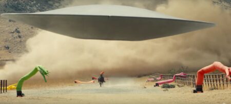 Novo trailer de NÃO! NÃO OLHE! mostra ameaça do filme pela primeira vez Cena de trailer de NÃO! NÃO OLHE! (Reprodução)