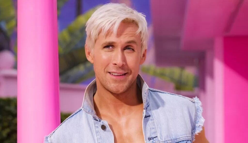 Ryan Gosling revela ter toda a energia do boneco Ken Ryan Gosling como Ken em Barbie (Reprodução / Warner Bros.)