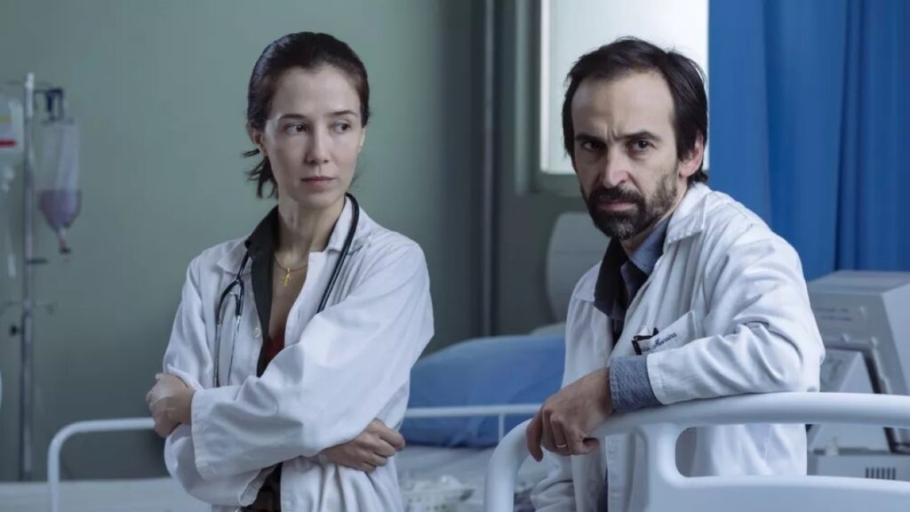 “Foi uma faculdade”, dispara Julio Andrade sobre participações de ícones da TV em última temporada de Sob Pressão Marjorie Estiano e Julio Andrade em Sob Pressão (Reprodução / Globo)