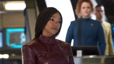 Sonequa Martin-Green como Michael Burnham em Stra Trek: Discovery (Reprodução / Paramount+)