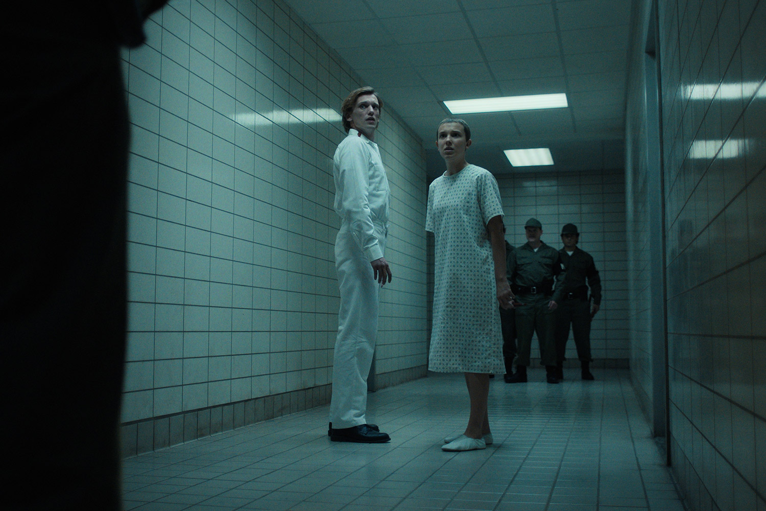 Por que Vecna é chamado de deus dos segredos em Stranger Things? 2 Henry (Jamie Bower Campbell) e Onze (Millie Bobby Brown) em Stranger Things