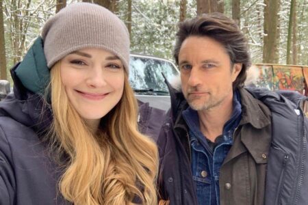 Virgin River derruba Stranger Things na Netflix Alexandra Breckenridge e Martin Henderson nos bastidores de Virgin River Divulgacao Netflix