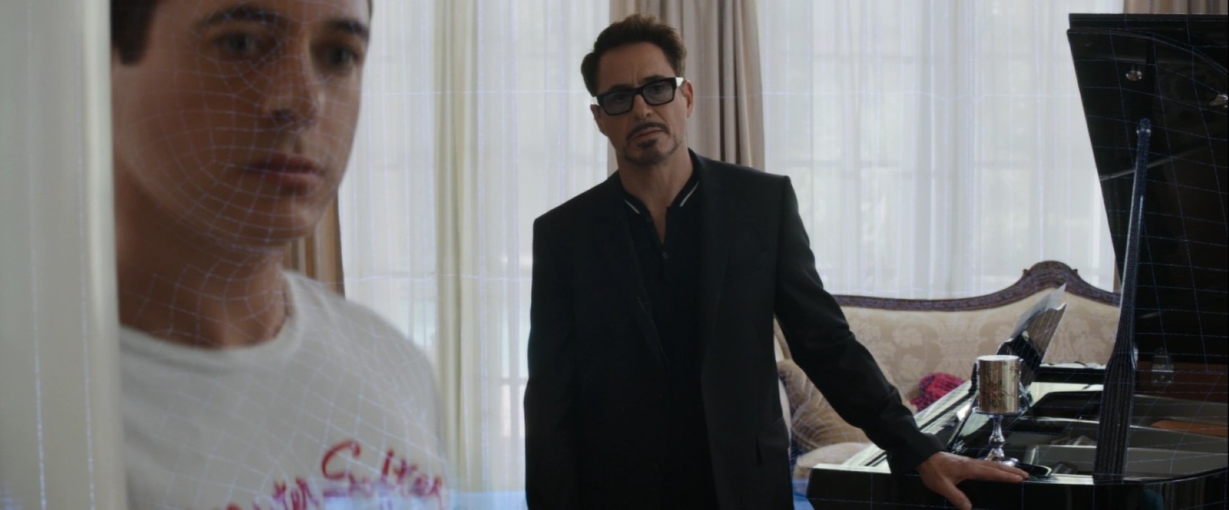Tony Stark (Robert Downey Jr.) usando B.A.R.F. em Capitão América: Guerra Civil (Reprodução / Marvel)