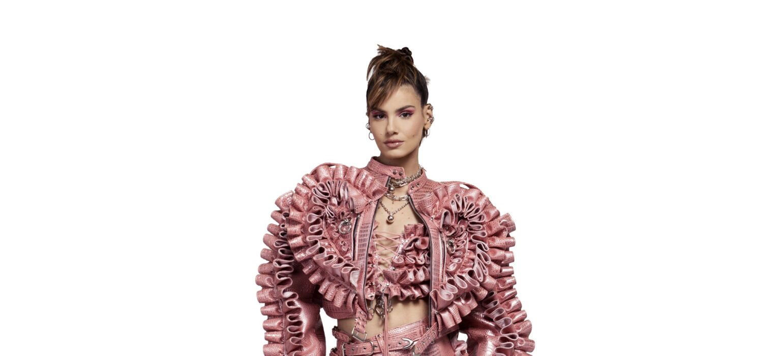 MTV MIAW 2022: Camila Queiroz queria entrar no palco com cachorrinha Camila Queiroz apresentou o MTV MIAW 2022 Foto Tick Oliveira scaled 1
