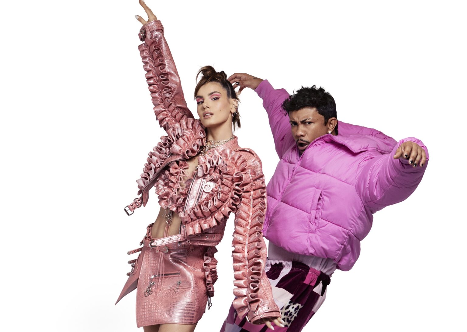 MTV MIAUW 2022: Apresentadores definem premiação em uma palavra Camila Queiroz e Xama sao os apresentadores do MTV MIAW 2022 Foto Tick Oliveira scaled 1