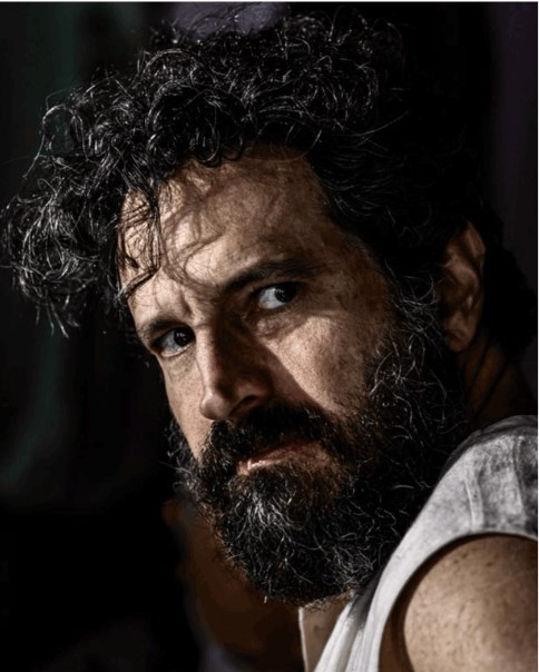 Caco Ciocler vira traficante de mulheres em novo filme baseado em história real Captura de tela 2022 07 24 152923