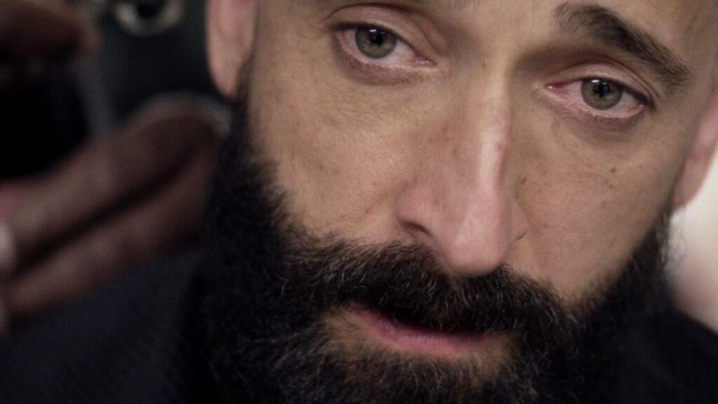 Passado Violento: Gari é impedido de mudar de vida e volta a ser assassino em novo sucesso da Netflix Cena de Passado Violento Reproducao 1