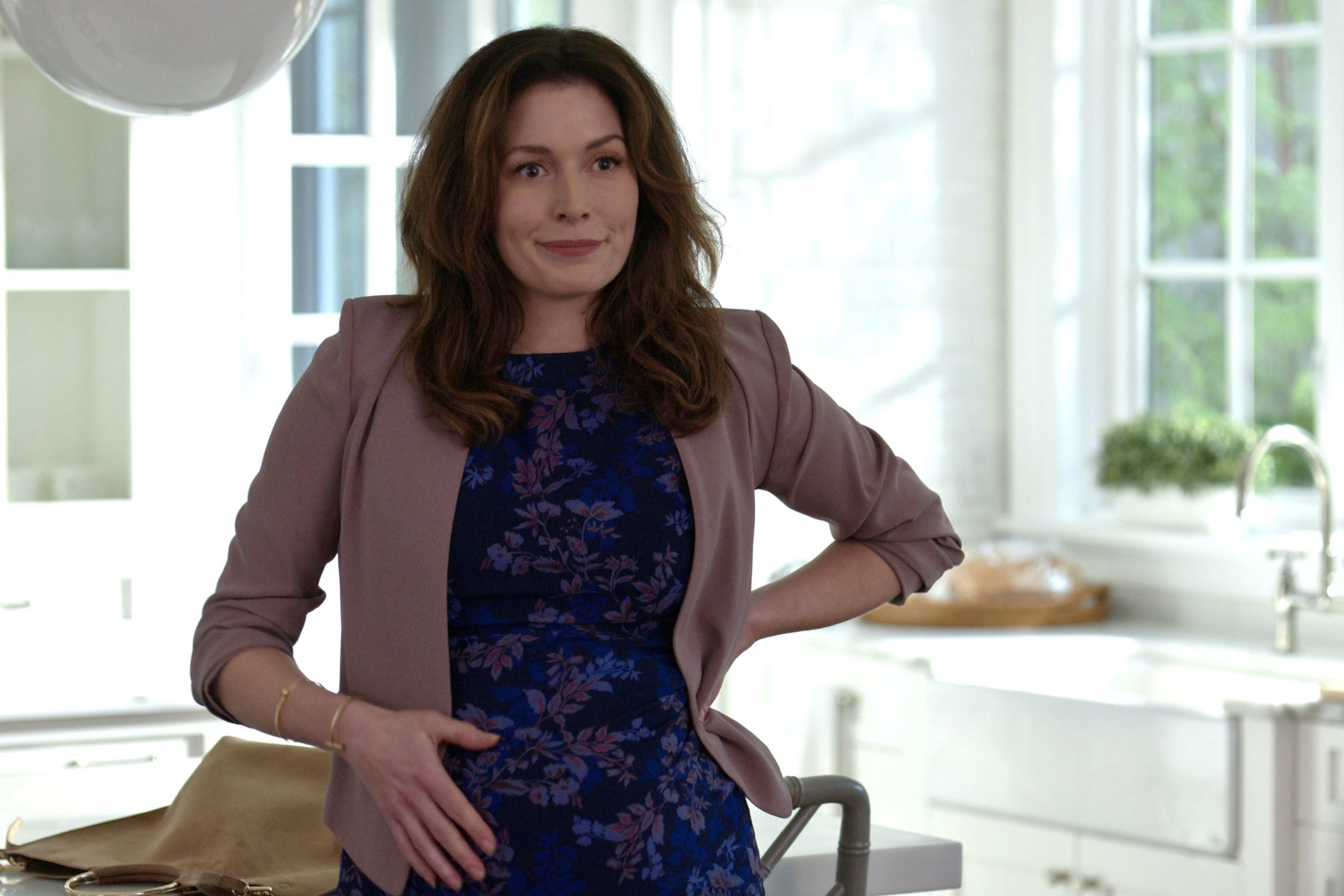 Virgin River: Reviravolta em 4ª temporada surpreendeu até elenco 1 Charmaine Lauren Hammersley em cena de Virgin River Divulgacao Netflix 1 scaled 1