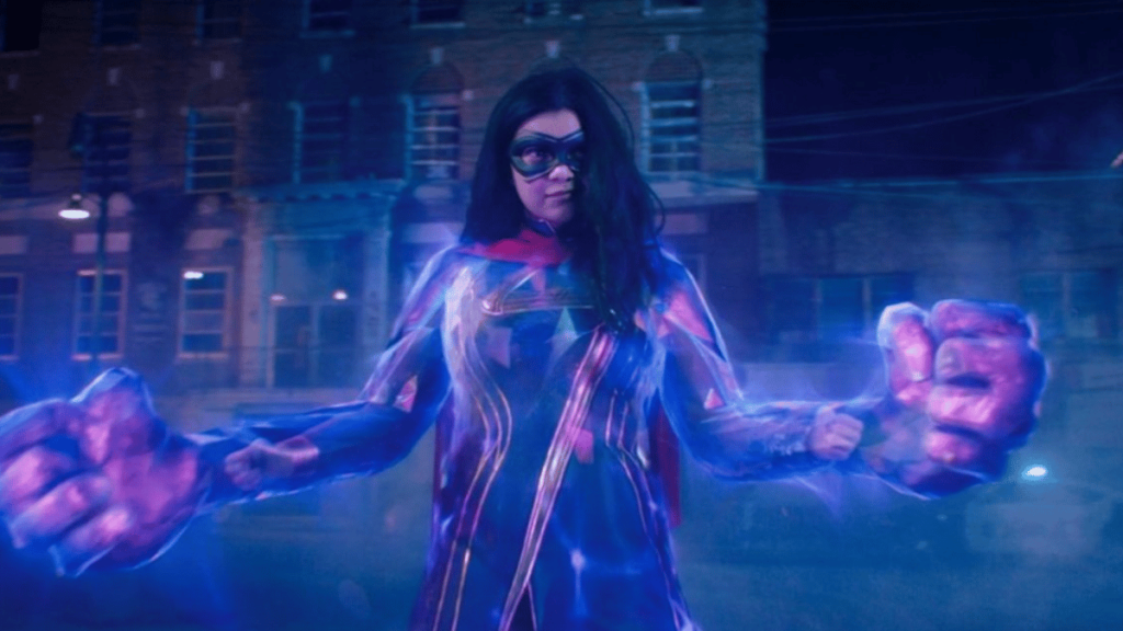 Por que os novos poderes da Ms. Marvel tem a cor roxa Kamala Khan Iman Vellani em cena de Ms. Marvel Reproducao Disney