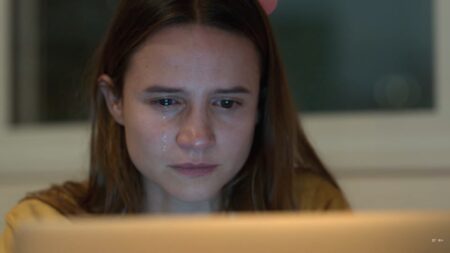 Não Foi Minha Culpa: Atriz precisou de terapia após viver vítima de violência em nova série Lorena Comparato em cena de Nao Foi Minha Culpa Reproducao Youtube