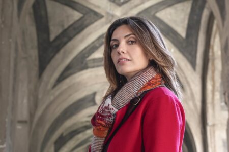 Conheça Mina Settembre, a nova série do Sony Channel Serena Rossi como Mina Settembre em Mina Settembre