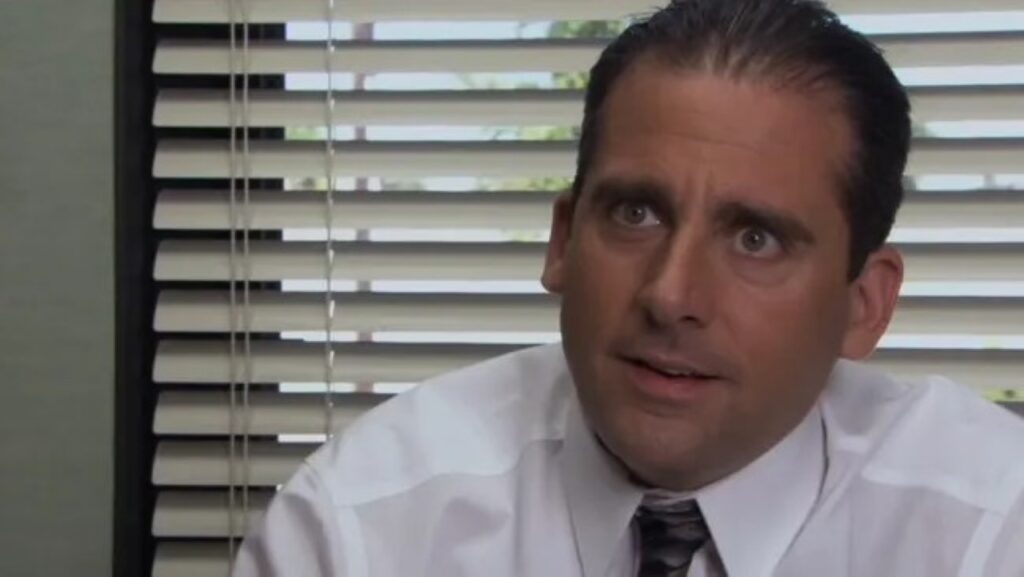 Protagonista de The Office mudou cabelo do nada; explicação enfim foi revelada Michael Scott (Steve Carell) na primeira temporada de The Office (Reprodução)