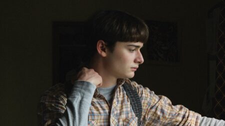Teoria sobre o final de Stranger Things ganha força na web e gera arte de fã Noah Schnapp como Will Byers em STRANGER THINGS