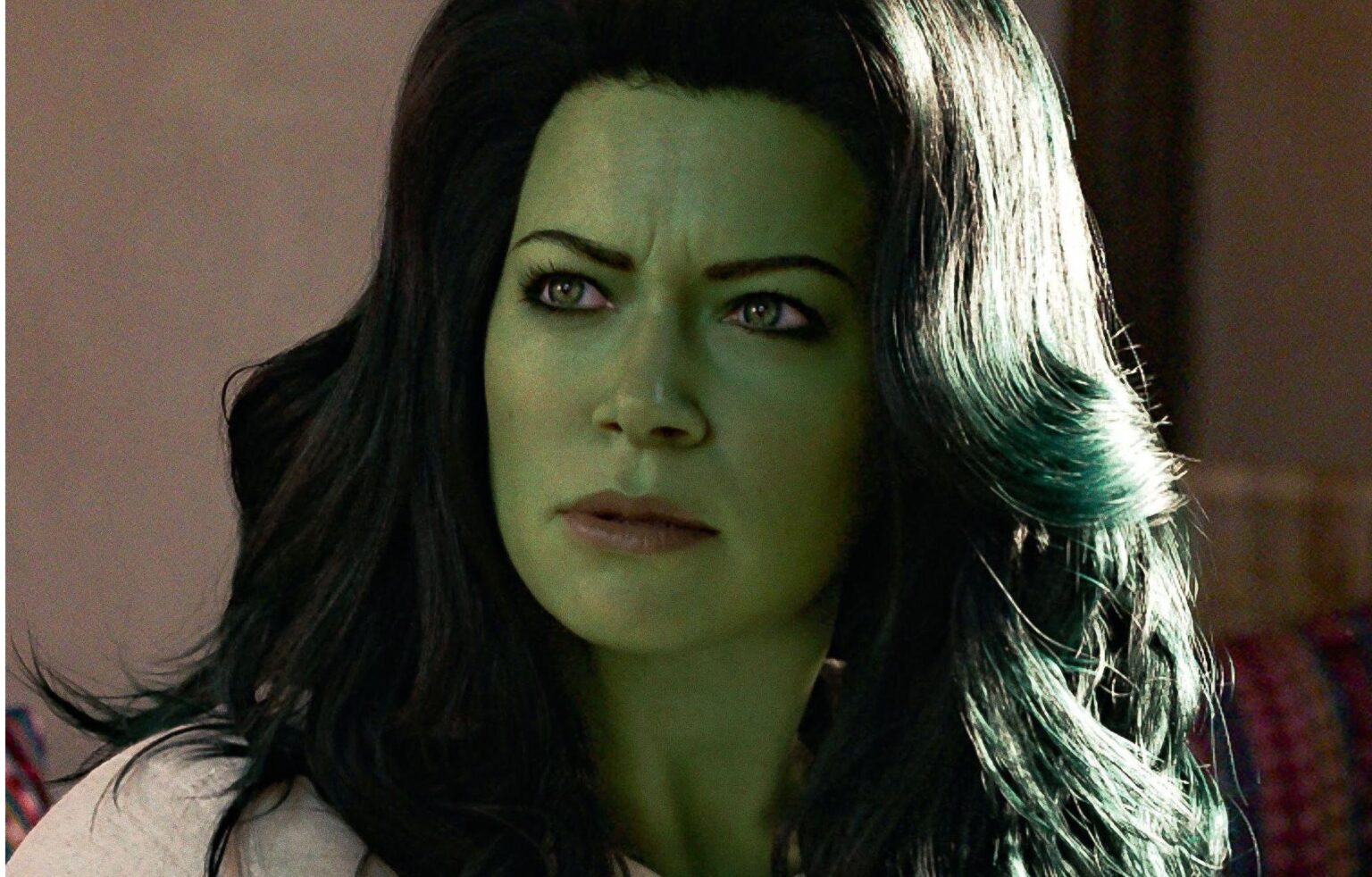 Economia porca e diretores inexperientes! Artista de efeitos denuncia inferno que é trabalhar na Marvel Tatiana Maslany e Jennifer Walters She Hulk em Mulher Hulk Defensora de Herois Reproducao Twitter