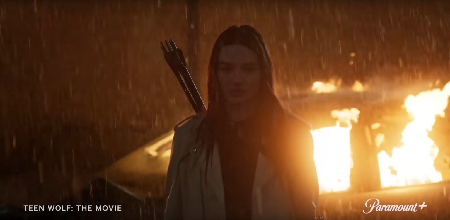 Crystal Reed é Allison Argent em Teen Wolf: O Filme (Reprodução/Paramount+)