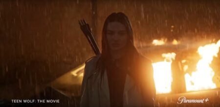 Crystal Reed é Allison Argent em Teen Wolf: O Filme (Reprodução/Paramount+)