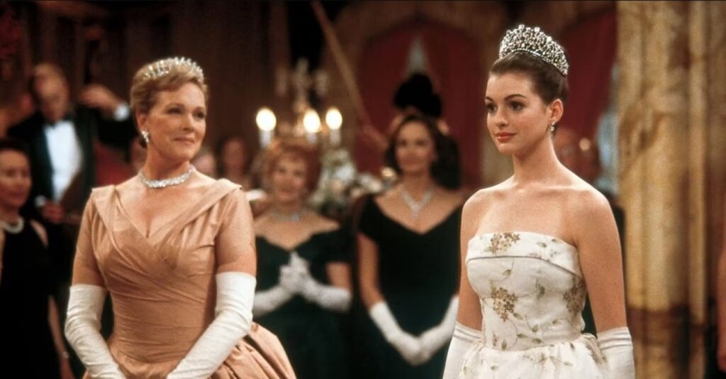 Veterana relembra O Diário da Princesa e primeira impressão que teve de Anne Hathaway Mia (Anne Hathaway) e Rainha Clarisse (Julie Andrews) em Diário da Princesa (Reprodução)