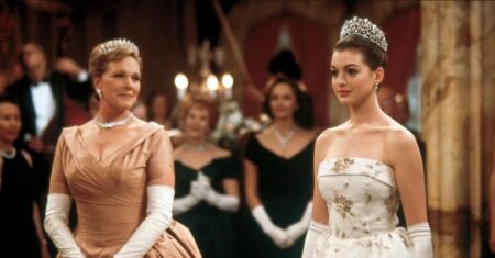 Veterana relembra O Diário da Princesa e primeira impressão que teve de Anne Hathaway Mia (Anne Hathaway) e Rainha Clarisse (Julie Andrews) em Diário da Princesa (Reprodução)